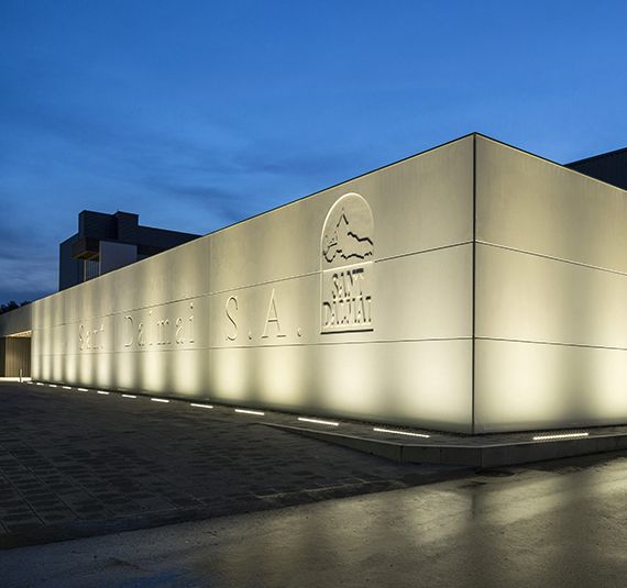 sant dalmai food factory at night